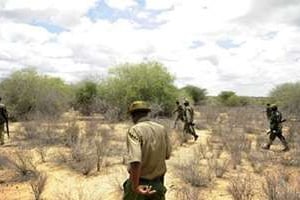 L’armée kényane près de Liboi, à la frontière avec la Somalie, en  2011. © Tony Karumba/AFP
