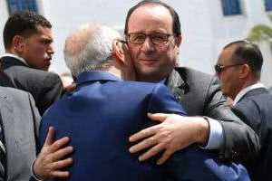 Les Présidents François Hollande et Béji Caïd Essebsi lors de la marche du 29 mars à Tunis. © Emmanuel Dunand/AP/SIPA