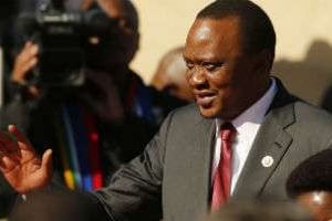 Uhuru Kenyatta est très critiqué pour sa gestion de la sécurité du Kenya. © Siphiwe Sibeko/AP/SIPA