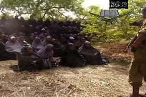 Capture d’écran d’une vidéo de Boko Haram, réalisée le 12 mai 2014, montrant des lycéennes. © AFP