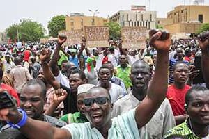 Des manifestants à Ouagadougou, le 25 avril 2015, en faveur du nouveau code électoral. © Ahmed Ouaba/AFP