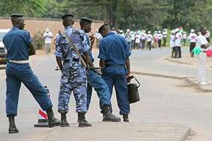 Des forces de l’ordre burundaises, le 26 avril 2015 à Bujumbura. © Landry Nshimiye/AFP
