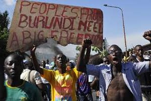 Des manifestants à Musaga, près de la capitale Bujumbura, le 28 avril 2015. © AFP