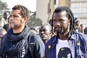 Le rappeur Smockey et le chanteur de reggae Sams K. Le Jah, du Balai citoyen, le 2 décembre 2014. © Ahmed Yempabou Ouobay/AFP