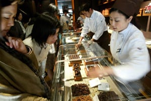Si la Chine est de plus en plus friande de chocolat, elle n’en a consommé que 70 000 tonnes en 2012-2013. © Kochi Kamoshida/AFP