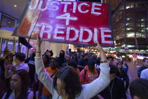Mercredi soir, des manifestants ont défilé dans le calme à New-York © Craig Ruttle/AP/SIPA