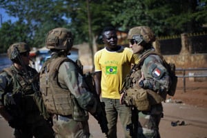 Soldats français de l’opération Sangaris, le 1er juin 2014 à Bangui. © Jérome Delay/AP/SIPA