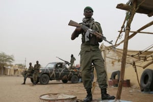 Des soldats maliens en patrouille à Kidal, le 27 juillet 2013. © Kenzo Tribouillard/AFP