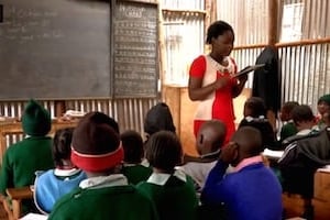 Au Kenya, les professeurs de la Bridge International Academy dispensent leurs cours sur tablette. © Reussite