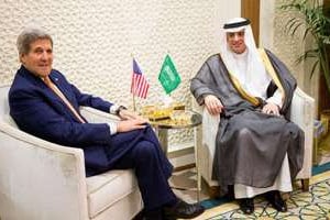 Le chef de la diplomatie saoudienne Adel al-Jubeir (d) et John Kerry le 7 mai à Ryad. © Andrew Harnik/AFP