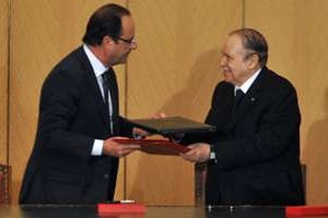François Hollande et Abdelaziz Bouteflika, à Alger, le 19 décembre 2012. © Djarboud Sidali/AP/SIPA
