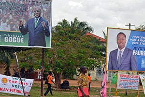 Des affiches lors de la campagne électorale à Lomé, le 23 avril 2015. © Issouf Sanogo/AFP