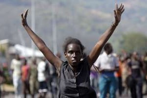 Une manifestante anti-Nkurunziza à Musaga, le 18 mai 2015. © Jerome Delay/AP/SIPA