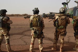 Des soldats de l’opération « Barkhane » sur une base près de Gao, au nord du Mali, le 2 janvier 2015 © Dominique Faget/AFP