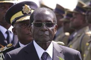 Robert Mugabe lors d’une cérémonie officielle à Harare, le 14 mai 2015. © Tsvangirayi Mukwazhi/AP/SIPA