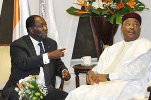 Le président ivoirien Ouattara (gauche) et le président nigérien Issoufou (droite), mai 2015. © Sia Kambou/AFP