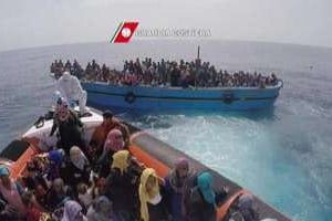 Samedi, près de 3. 500 migrants avaient été secourus à 45 milles au large de la Libye. © AFP