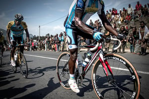 Pendant le Tour 
du Rwanda 2012. © COLIN DELFOSSE