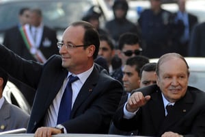François Hollande et Abdelaziz Bouteflika en 2012. © Farouk Batiche / AFP