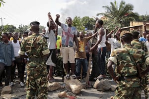 Lors d’une manifestation d’opposants à Pierre Nkurunziza, le 27 mai 2015 à Bujumbura. © Gildas Ngingo/AP/SIPA