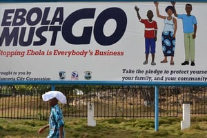 Affiche appelant à prendre des mesures de protection pour mettre fin à l’épidémie d’Ebola, le 23 février 2015 à Monrovia © Zoom Dosso/AFP