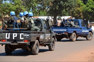 Des Casques bleus de la Minusca dans une rue de Bangui le 2 octobre 2014. © AFP/Pacome Pabandji