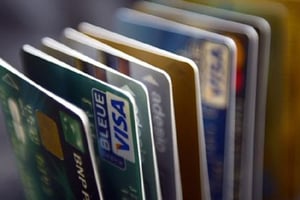 Le paiement par carte bancaire en Algérie sera obligatoire à partir de certains seuils.. © Anne-Christine Poujoulat / AFP