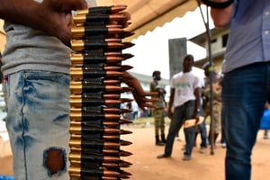 Opération de DDR dans le quartier de Yopougon, à Abidjan. © SIA KAMBOU/AFP