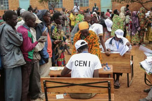 Des Burundais votent le 29 juin 2015 à Ngozi, fief du président Nkurunziza, dans le nord du pays. © Gildas Ngingo/AP/SIPA