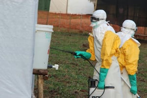 Des agents sanitaires de la lutte contre Ebola. © Kathy Katayi/AFP