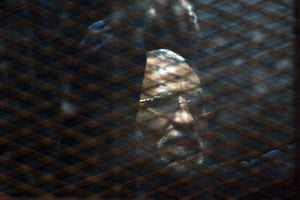 Mohamed Badie, le guide suprême des Frères musulmans, lors de son procès au Caire le 28 février 2015 © Mohamed el-Shahed/AFP
