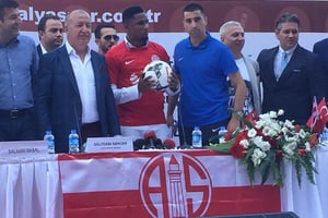Samuel Eto’o, présenté par le club d’Antalyaspor, le 7 juillet. © Compte Twitter de Samuel Eto’o