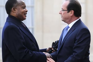Denis Sassou Nguesso et François Hollande, le 6 décembre 2013, à l’Élysée, à Paris. © Christophe Ena/AP/SIPA
