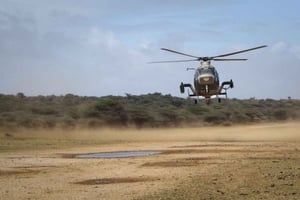 Un hélicoptère de l’armée kényane à Kismayo, en Somalie. © Josphat Kasire/AP/SIPA