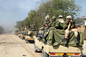 Des soldats de l’armée tchadienne à Gamboru, à la frontière nigériane. © Stéphane Yas/AFP
