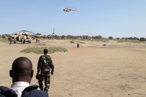 Des hélicoptères de l’armée tchadienne. © Stephane Yas/AFP