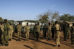 Des soldats de l’armée sud-soudanaise dans une base de Yirol, le 24 février 2014. © AFP/Fabio Bucciarelli