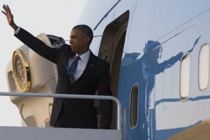 Barack Obama embarque à bord d’Air Force One, à Maryland. © Saul Loeb/AFP