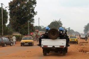 Des casques bleus de la Minusca, l’opération de l’Onu en Centrafrique, dans un véhicule le 15 septembre 2014 à Bangui. © Pacome Pabandji/AFP