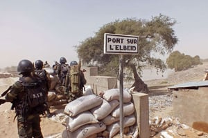 Des soldats camerounais le 25 février 2015 à la frontière entre le Cameroun et le Nigeria. © Edwin Kindzeka Moki/AP/SIPA