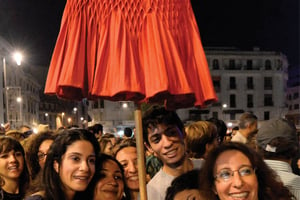 Casablanca, le 28 juin. Manifestation de soutien à deux femmes poursuivies pour outrage à la pudeur parce qu’elles portaient… une robe. © Fadel Senna/AFP