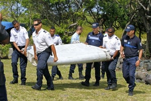 Débris d’avion retrouvé à la Réunion, 29 juillet 2015. © Lucas Marie/AP/SIPA