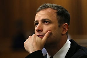 Oscar Pistorius a été condamné à 5 ans de prison pour le meurtre de sa compagne. © AFP
