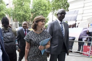 Cherie Blair lors de son arrivée le 25 juin à la cour de Westminster, où elle a défendu Karenzi Karake. © AP/SIPA