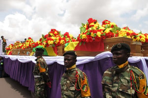 Enterrement des victimes de l’explosion du 4 mars 2012 en RDC. © Rukmini Callimachi/AP/SIPA