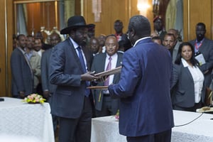 Salva Kiir et Riek Machar le 9 mai 2014 à Addis-Abeba. © Zacharias Abubeker/AFP