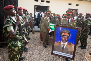 Obsèques du général Adolphe Nshimirimana, le 22 août, à Bujumbura. © Griff Tapper/AFP