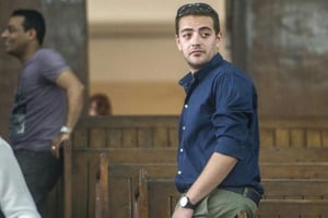 Le journaliste égyptien d’Al-Jazeera, Baher Mohamed lors de son procès au Caire, le 2 août 2015.