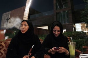 Saoudiennes dans un restaurant à Jeddah en 2010. © Hassan Ammar/AP/SIPA