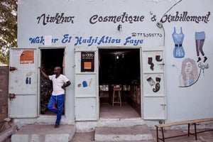 Une boutique à Niakhar, au Sénégal, en avril 2015. © Jane Hahn/AP/SIPA